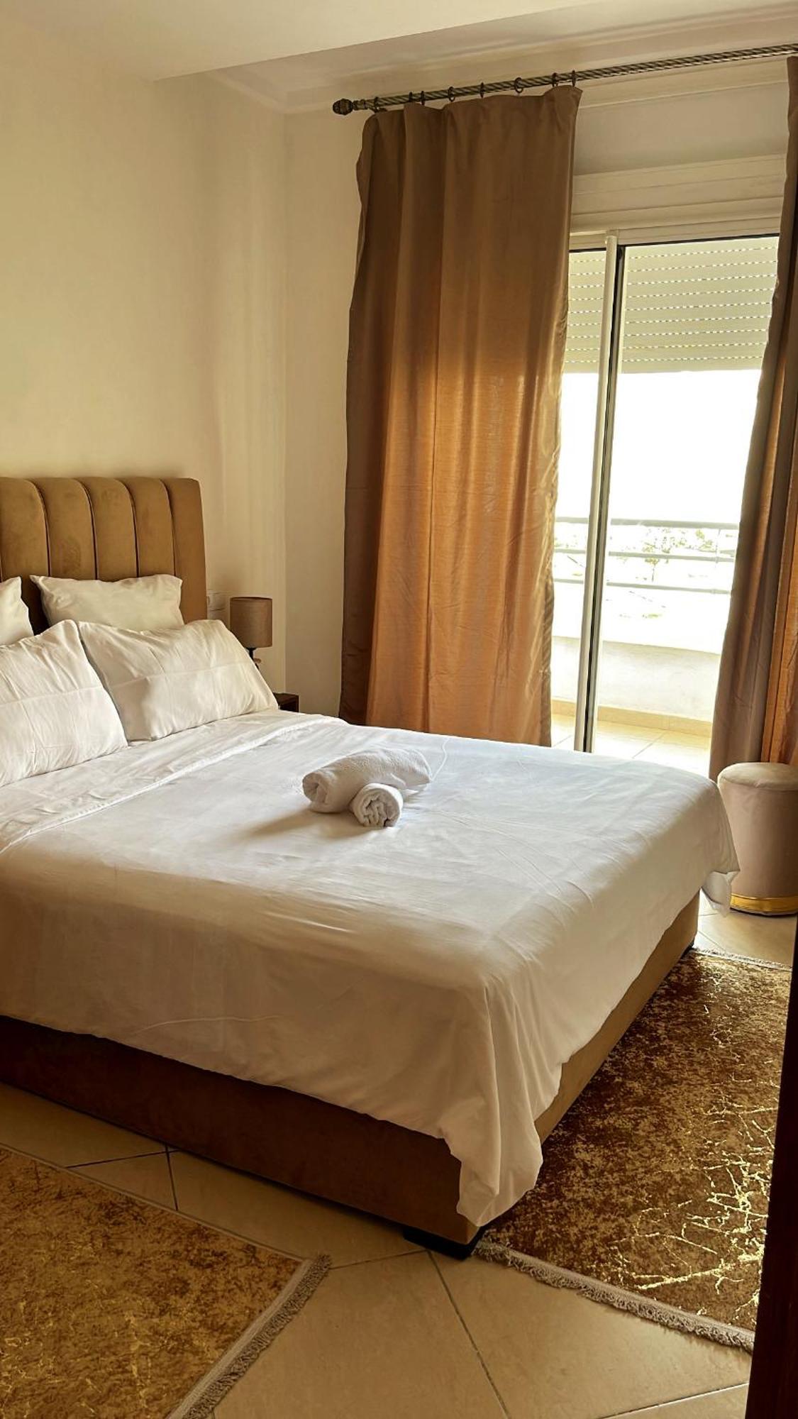 Elegant Appartement Avec Un Acces Piscine Jardin Parking Sous-Sol Et Wifi Haut Debit Fibre Optique طنجة المظهر الخارجي الصورة