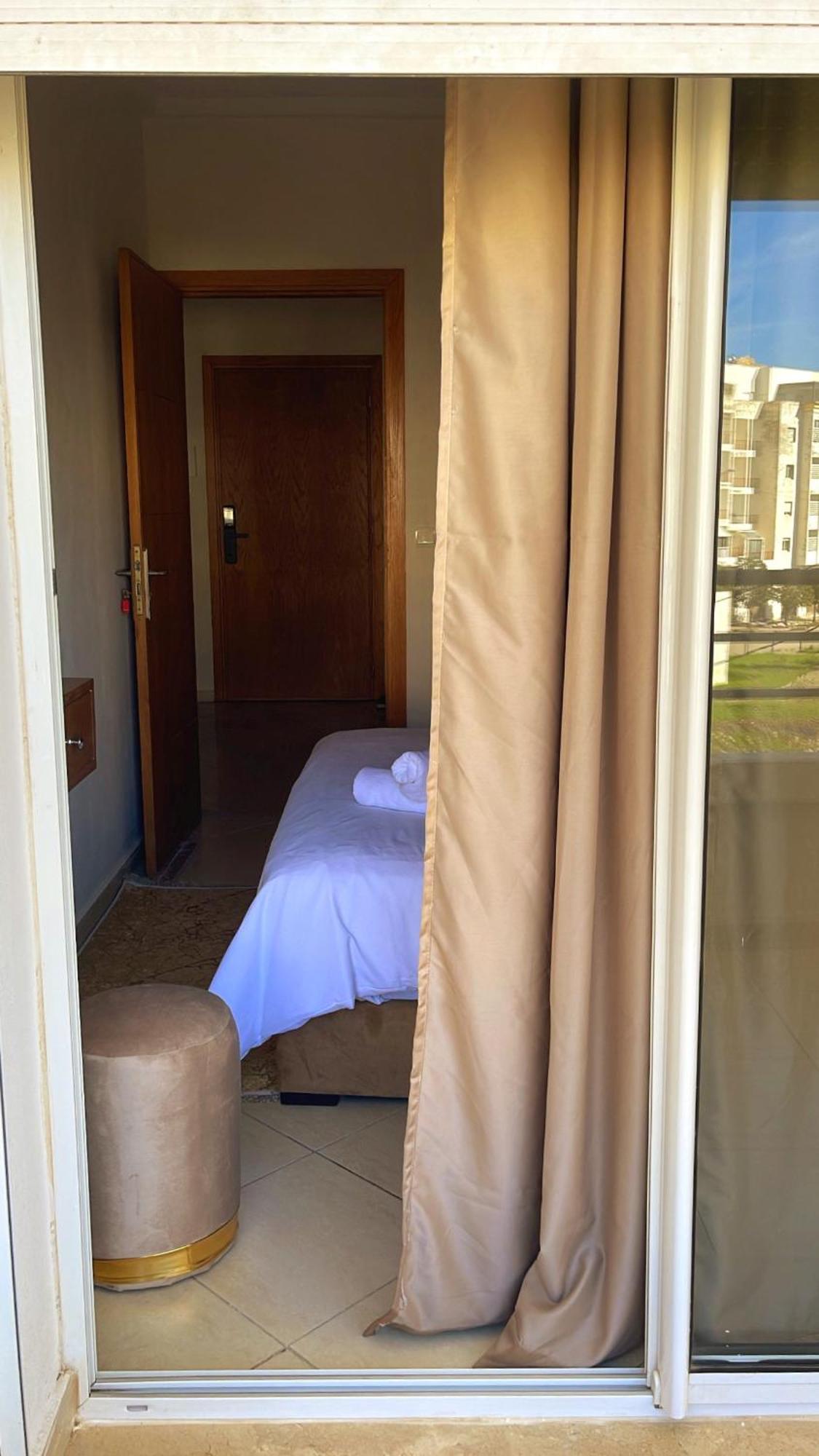 Elegant Appartement Avec Un Acces Piscine Jardin Parking Sous-Sol Et Wifi Haut Debit Fibre Optique طنجة المظهر الخارجي الصورة