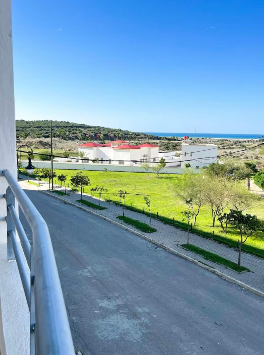 Elegant Appartement Avec Un Acces Piscine Jardin Parking Sous-Sol Et Wifi Haut Debit Fibre Optique طنجة المظهر الخارجي الصورة